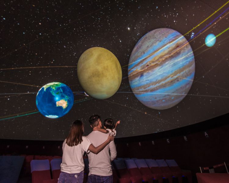 漫游太空与艺术世界